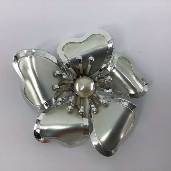 Vintage Flower Brooch and Clip-On Earring Set - Picture 7 of 16